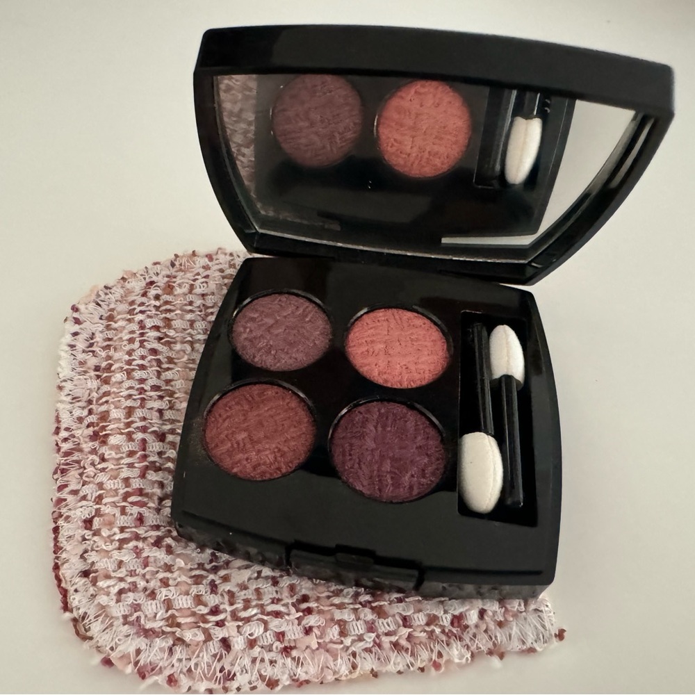 Chanel tweed pourpre eyeshadow quad. 02 tweed pourpre limited edition LIKE NEW